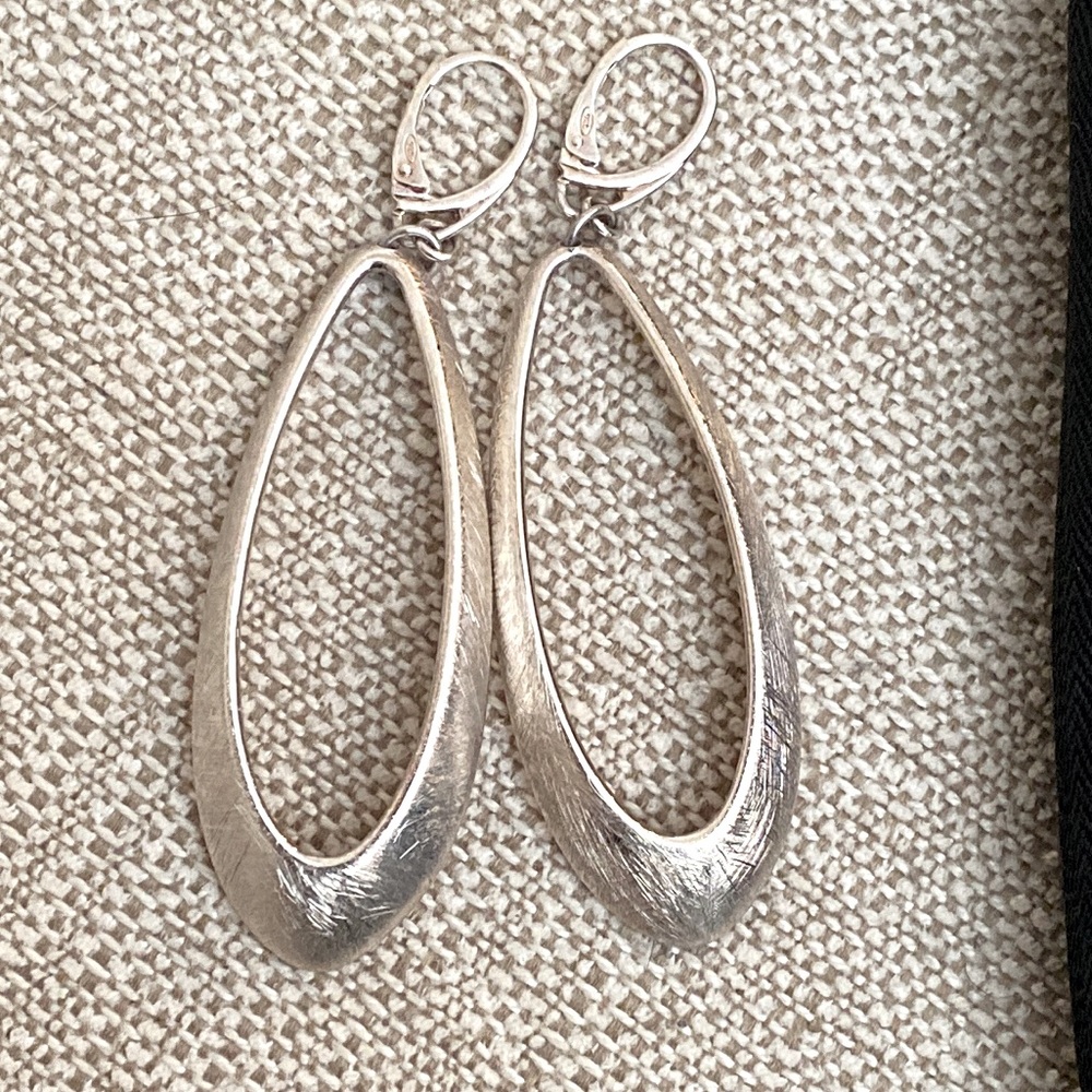 Beautiful.925 Sterling Silver Hoop Earrings